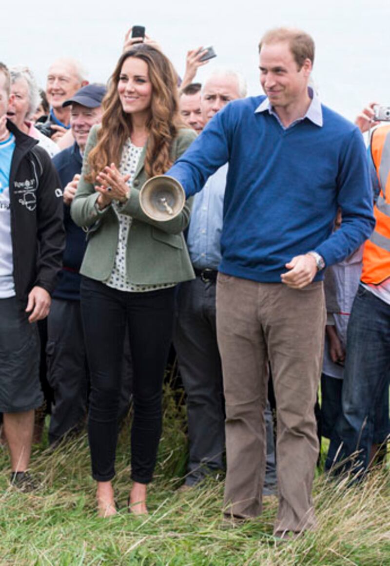 articles/2013/08/30/kate-bounces-back-to-pre-baby-shape-just-five-and-a-half-weeks-after-giving-birth/130830-willkat-sykes-embed2_hlfurl