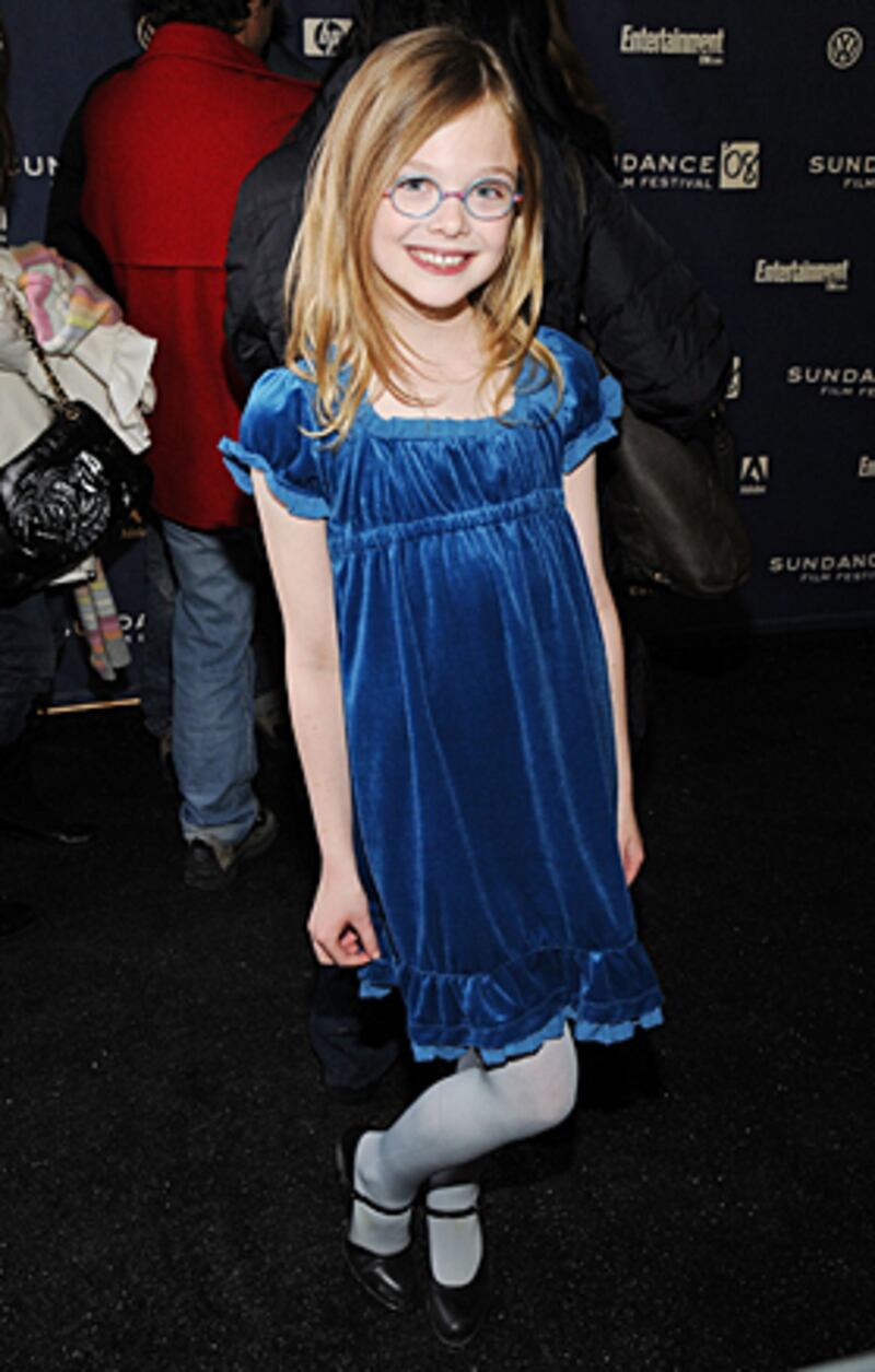 galleries/2010/12/13/elle-fanning/elle-fanning-12_xsxsxy