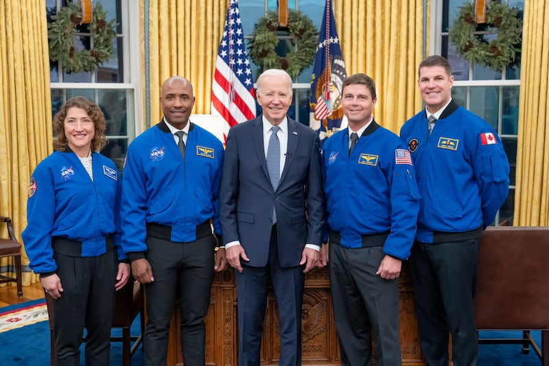NASA astronauts Christina Koch, left, Victor Glover, Reid Wiseman, and Canadian Space Agency (CSA) astronaut Jeremy Hansen, right, pose for a group photograph with U.S. President Joe Biden, center, in the White House Oval Office in Washington, Thursday, Dec. 14, 2023.