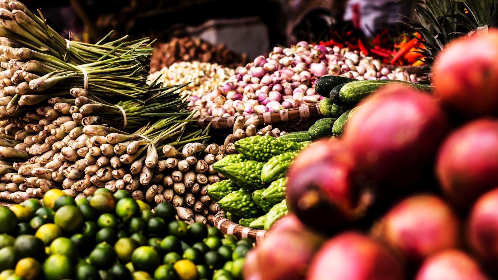 articles/2016/11/21/puerto-rico-offers-world-class-food-with-great-surprises/161109-header-produce-tease_aqpvm5