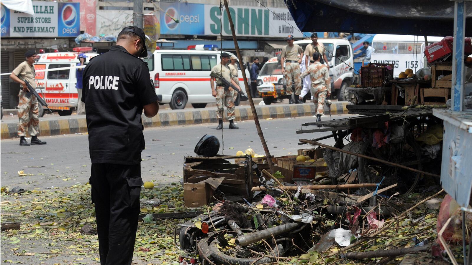 cheats/2012/05/04/suicide-attack-kills-20-in-pakistan/pakistan-bomb-suicide-cheat_bcylc0