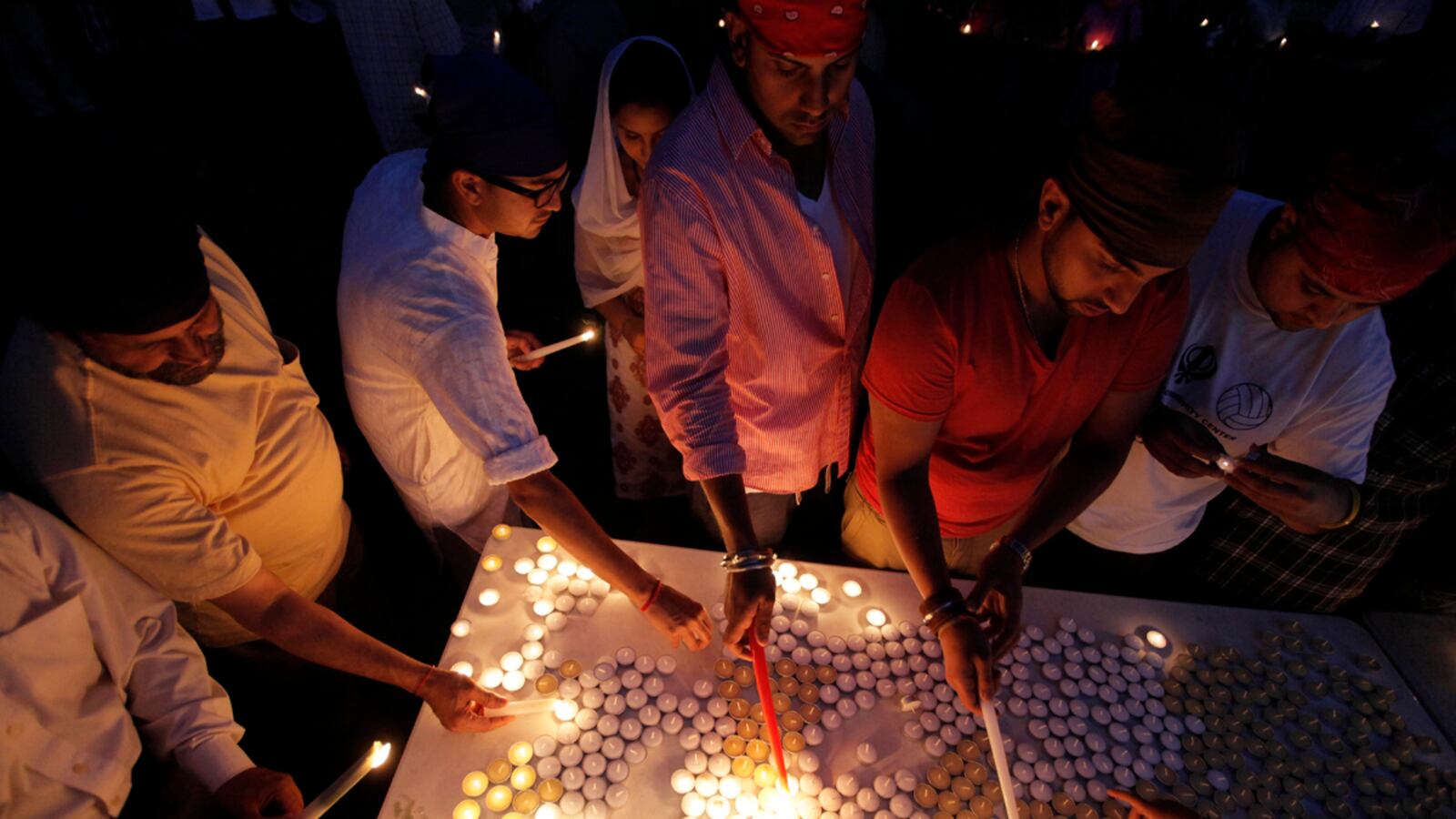 articles/2012/08/08/my-life-as-a-sikh-in-america-responds-to-the-wisconsin-massacre/sikh-writer-shooting-in-milwaukee-tease_h4pjki
