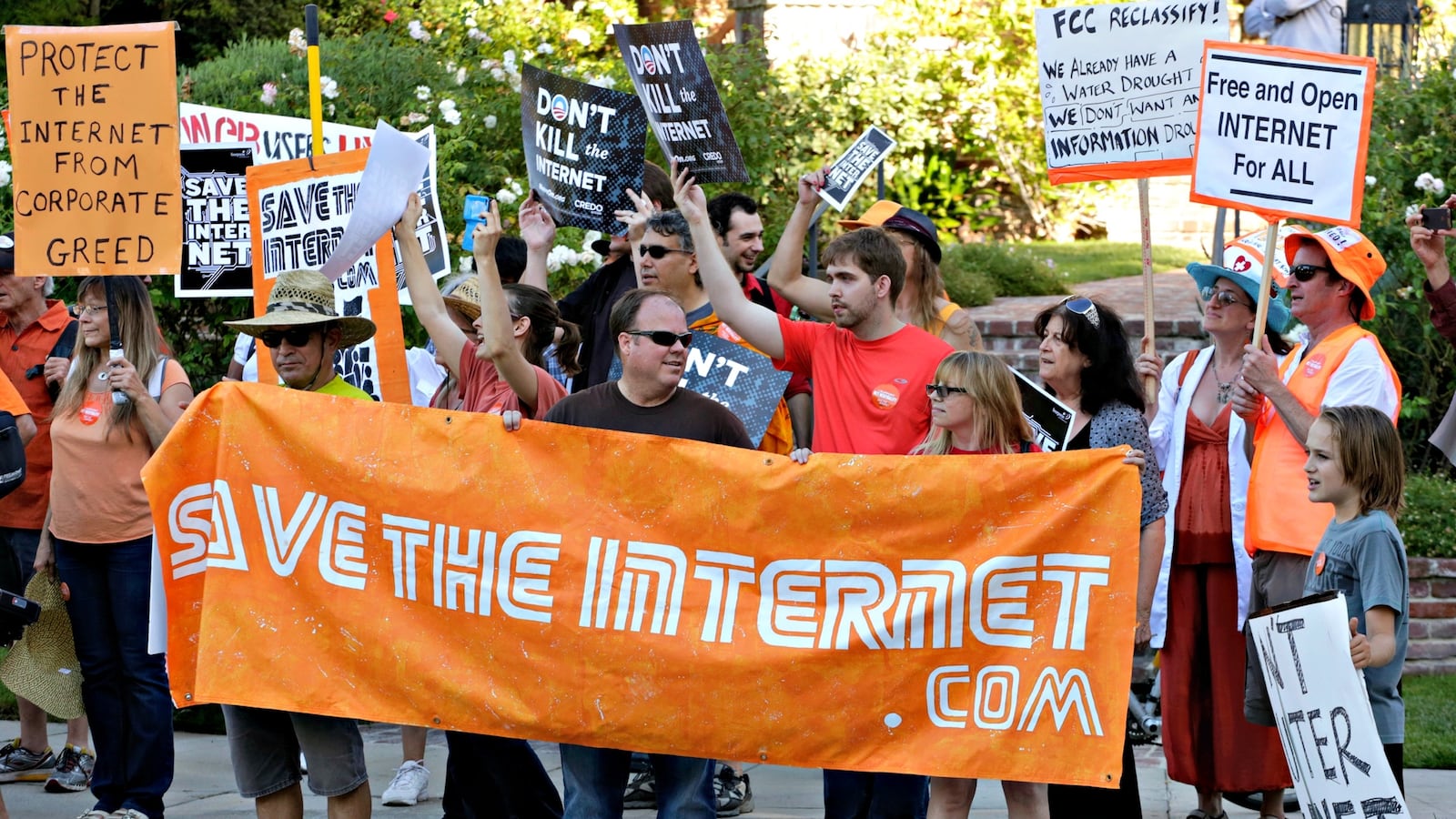 cheats/2016/06/14/appeals-court-backs-full-net-neutrality/160614-net-neutrality-cheat_rzuam1