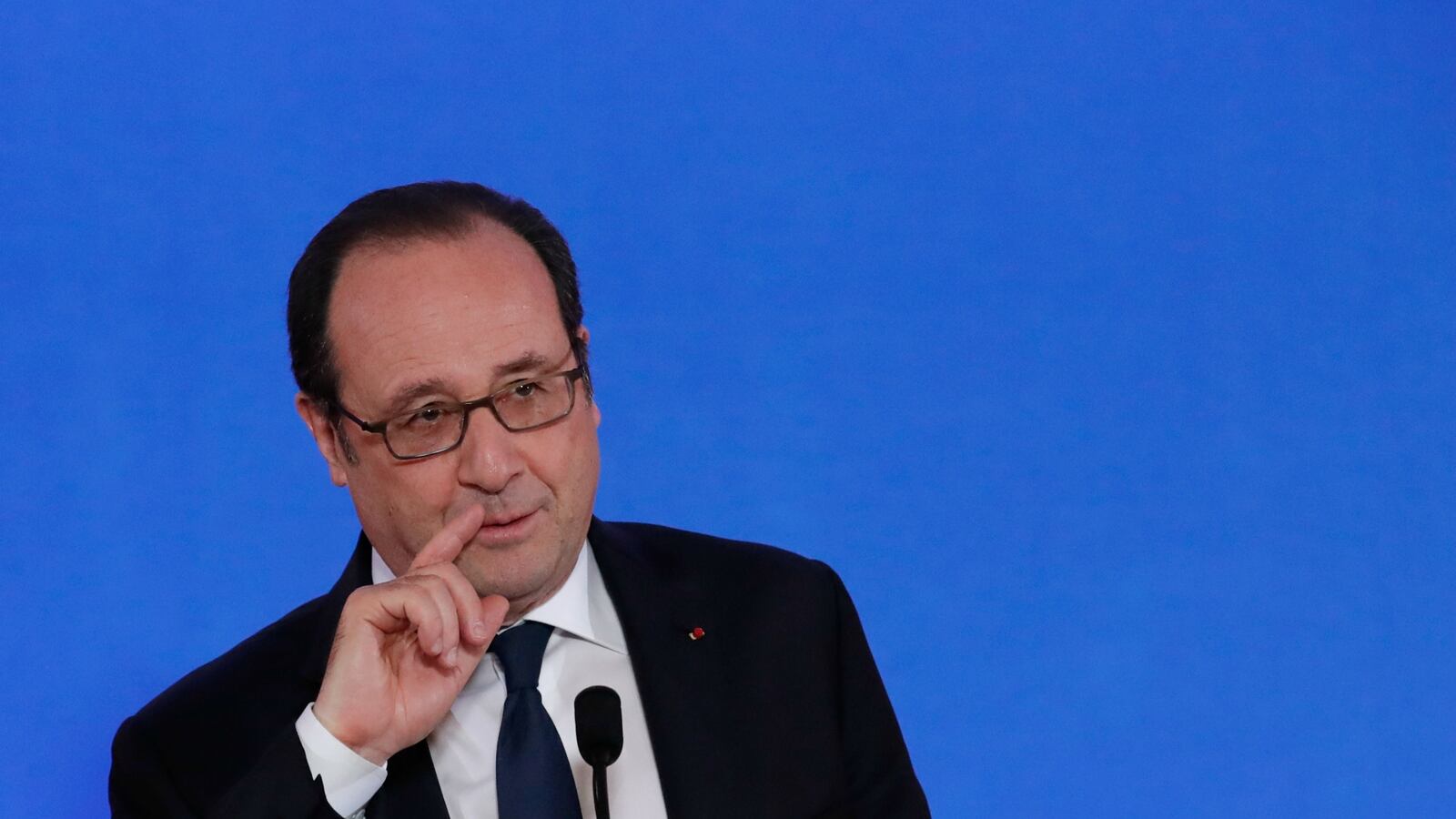 cheats/2017/02/25/french-president-scolds-trump-for-paris-remarks/170225-france-hollande-trump-remarks-cheat_kobimb