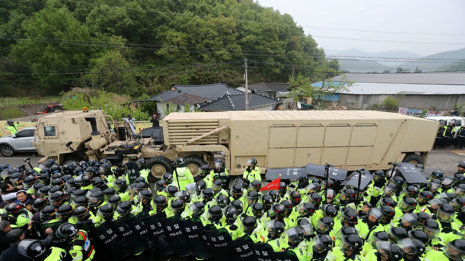 cheats/2017/04/26/u-s-moves-thaad-to-south-korean-site-amid-tensions-with-north/170425-thaad-deployment-south-korea-cheat_qkkyoo