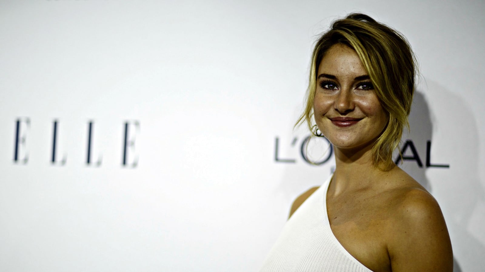 cheats/2016/10/10/actress-shailene-woodley-arrested-at-dakota-access-pipeline-protest/161010-shailene-woodley-arrest-cheat_xi5gu8