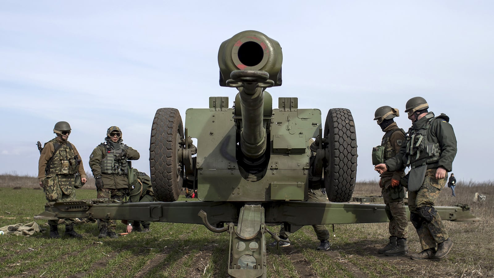 articles/2015/06/06/as-mariupol-faces-the-russian-blitz-beach-weddings-go-on/150606-cathcart-mariupol-tease_litxi7