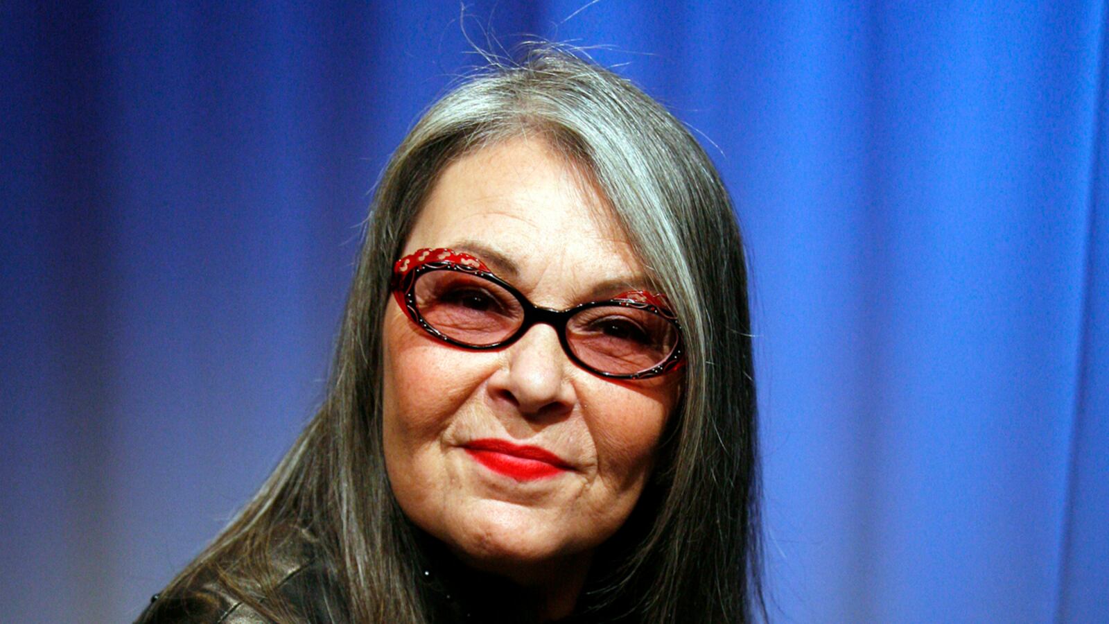 articles/2012/08/08/roseanne-barr-why-you-should-vote-for-me-for-president/roseanne-barr-president-tease_s2xvbp