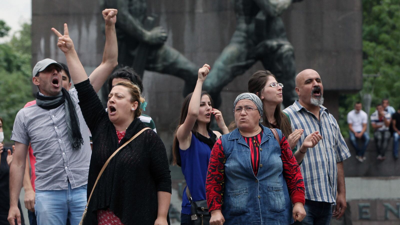 cheats/2013/06/17/turkey-s-unions-go-on-strike/130617-turkey-unions-protest-cheat_qzmf7t