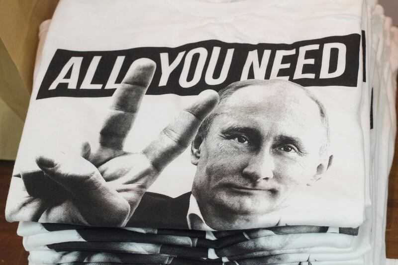 galleries/2014/10/17/putin-t-shirt-shop-photos/141015-putin-shirt-shop-05_ryr1fy