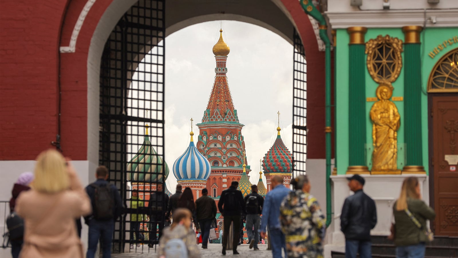 221009-russia-tourism-tease_wrqi8f