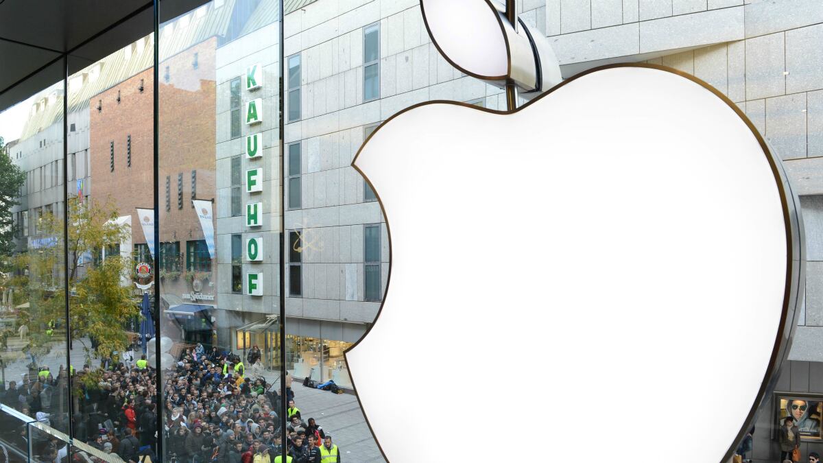 cheats/2012/09/29/apple-changes-map-app-language/apple-map-app-praise-cheat_cqxe1s