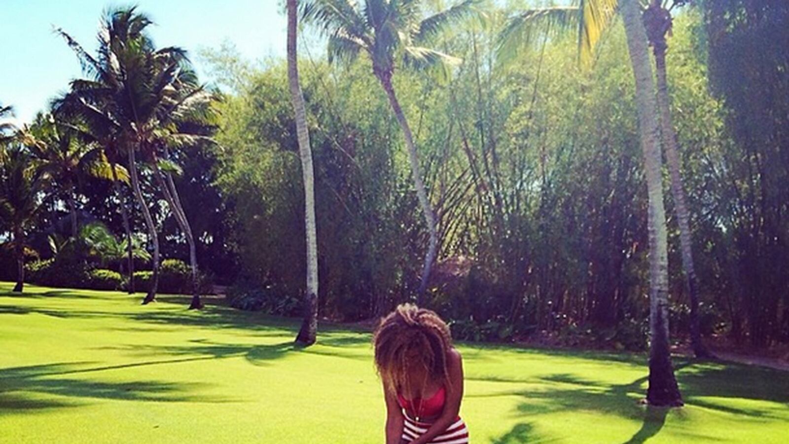 articles/2014/04/11/beyonce-accused-of-photoshopped-thigh-gap-joe-zee-rumored-to-move-to-yahoo/140411-fashion-cheat-beyonce_rjmgdg