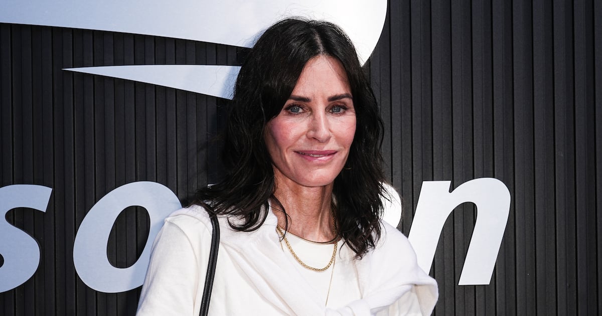 ‘Friends’ Star Sparks Fresh Plastic Surgery Rumors About Her ‘Tight Face’