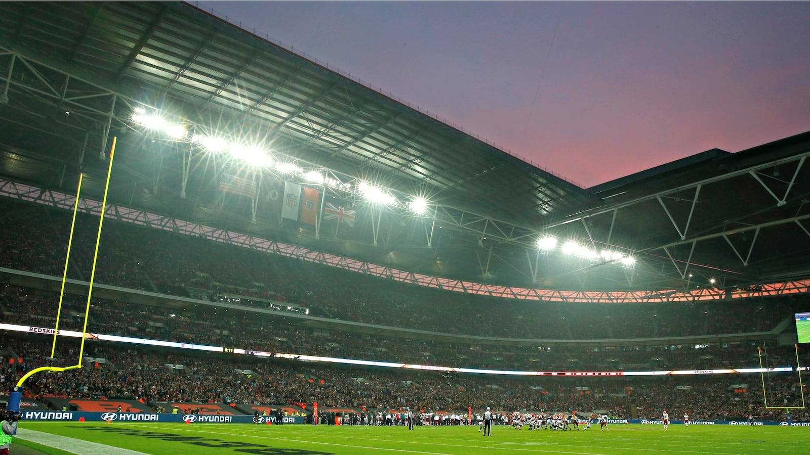 cheats/2016/12/09/nfl-to-play-4-games-in-london-next-season/161209-nfl-london-cheat_zvusz2