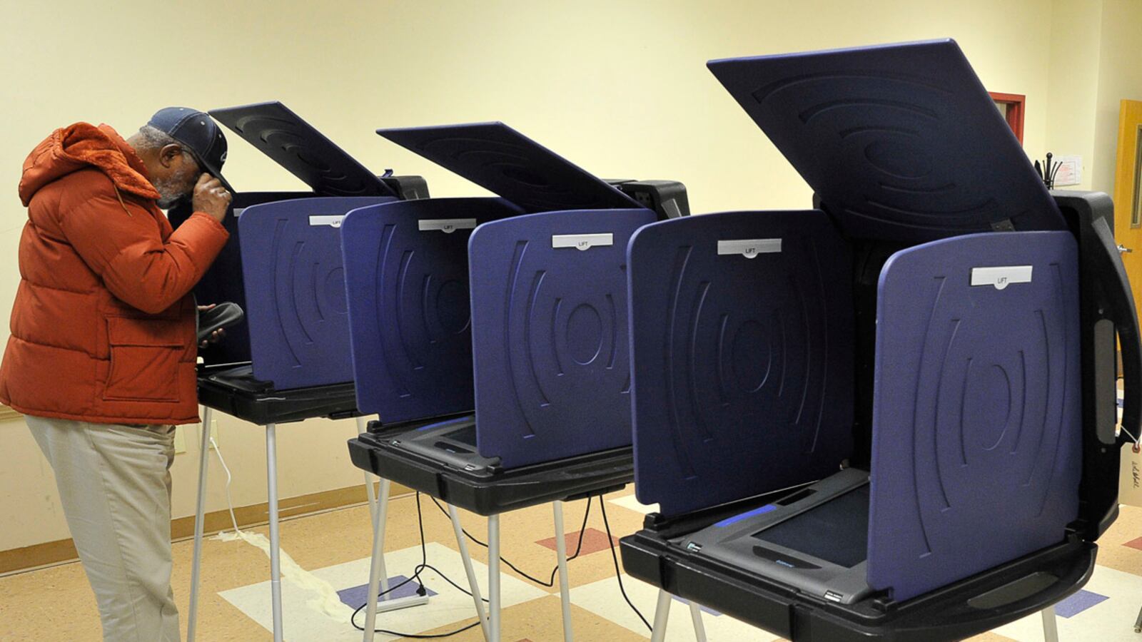 cheats/2012/02/14/study-finds-voter-rolls-are-a-mess/south-carolina-primary-voter-turnout-slow-cheat_a1vqa8