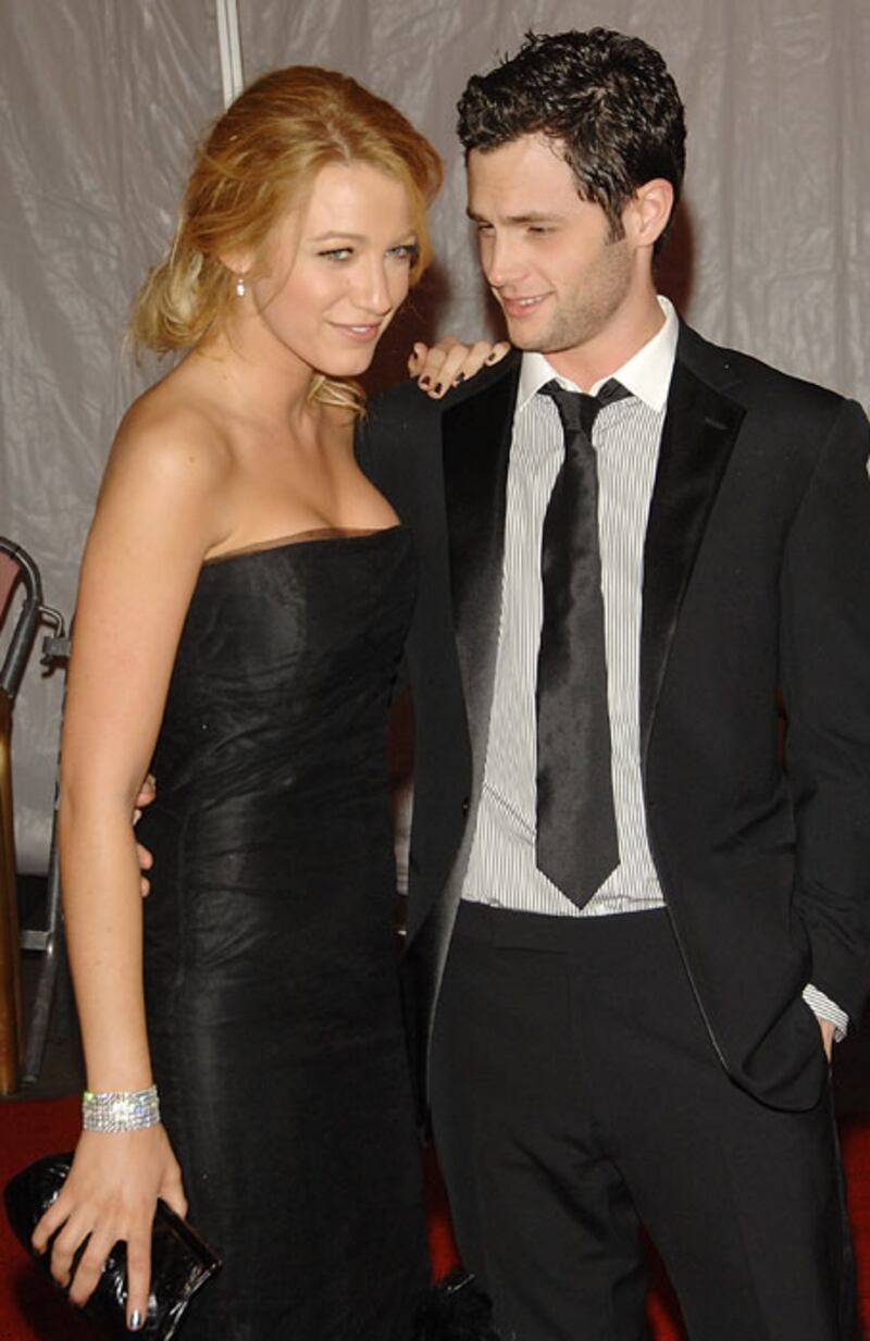 galleries/2010/08/23/on-set-romance/on-set-romance---badgely-lively_vdrfoh