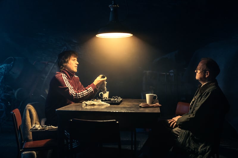 (L-R) Johnny Flynn as Frankie and Toby Jones as Colin Tattersall.