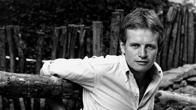 articles/2011/02/26/under-the-sun-letters-of-bruce-chatwin-reviewed/swinehart-chatwin_162693_eaicnq