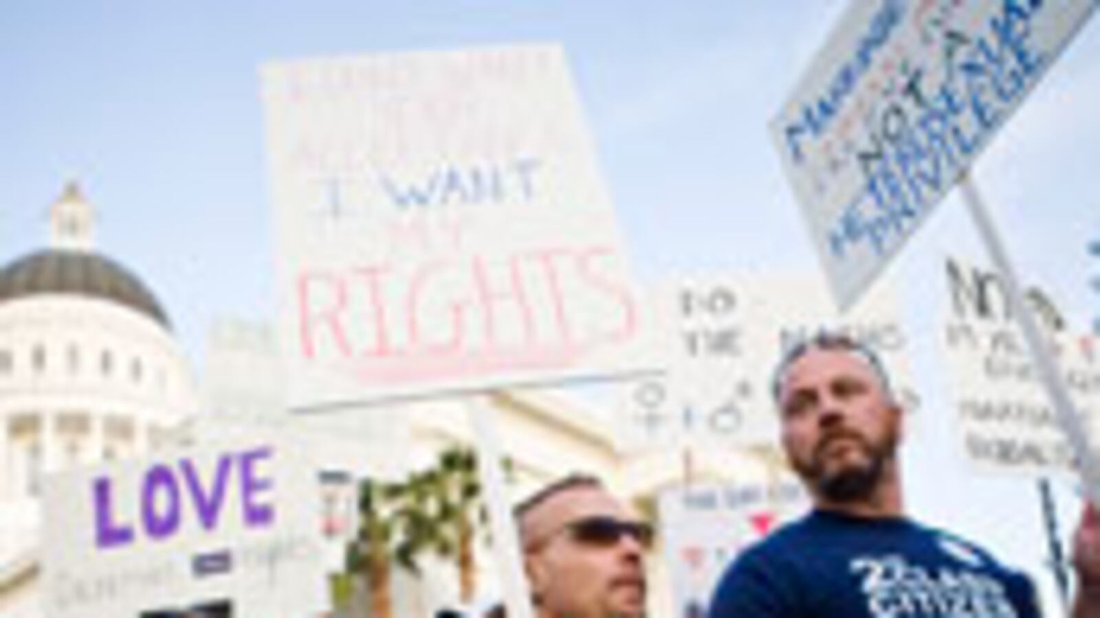articles/2009/10/09/can-obama-make-peace-with-gays/aranas-gay_55358_fcxzla