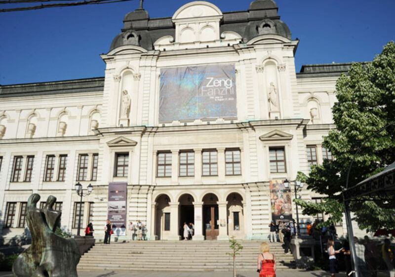 galleries/2010/06/12/a-chinese-art-star-invades-bulgaria/cole-spas-roussev-4_bjet7q