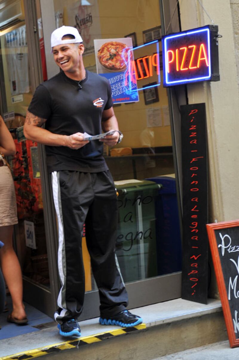 galleries/2011/05/30/jersey-shore-in-italy/jersey-shore-italy---6_qxrfvr