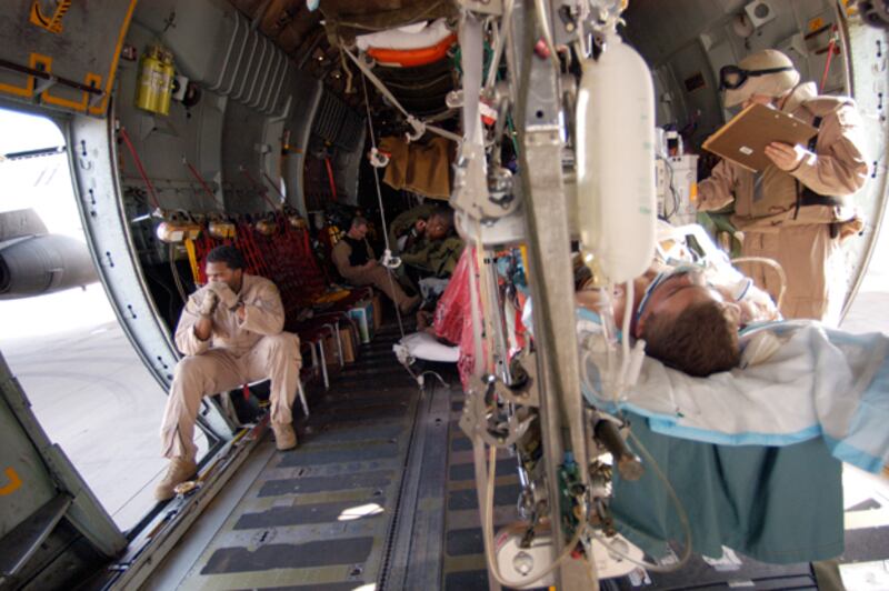 galleries/2009/11/30/groundbreaking-care-for-soliders-in-iraq/iraq-medi5_jr3xwe