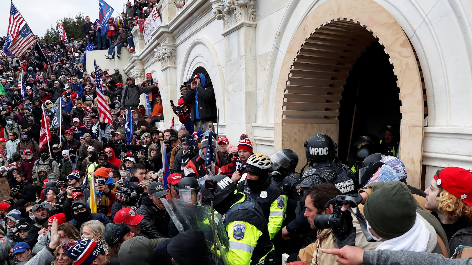 2021-01-09T064435Z_1391465895_RC264L9Y9I9B_RTRMADP_3_USA-ELECTION-TRUMP_czcpq7