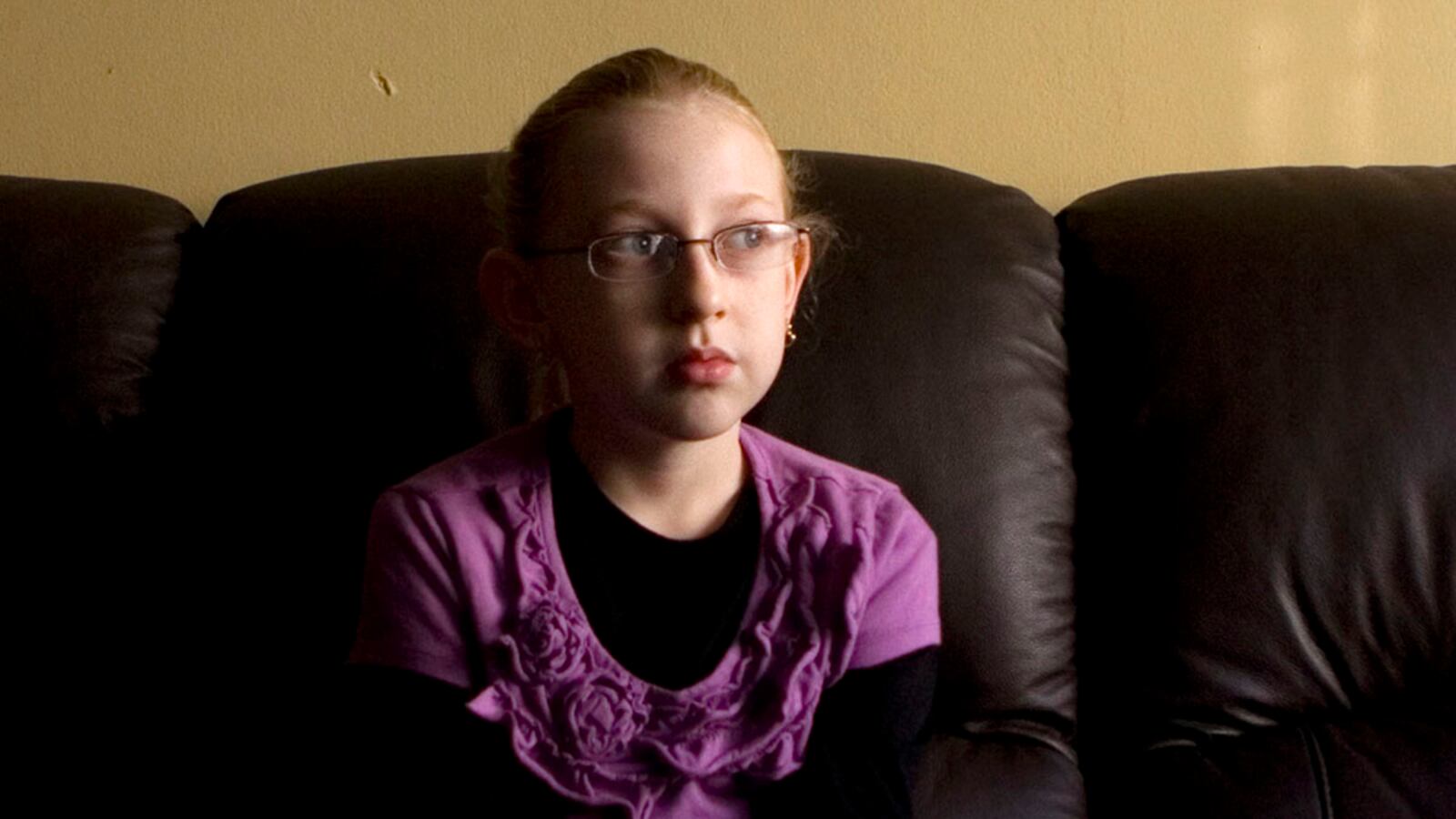 cheats/2011/12/28/8-year-old-israeli-harassed-walking-to-school/israeli-girl-harassed-to-school-cheat_riqufi