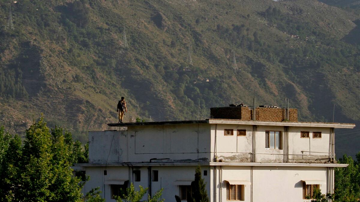 cheats/2012/09/11/doctor-in-bin-laden-raid-talks/osama-doctor-cia-pakistan-cheat_ija9aw