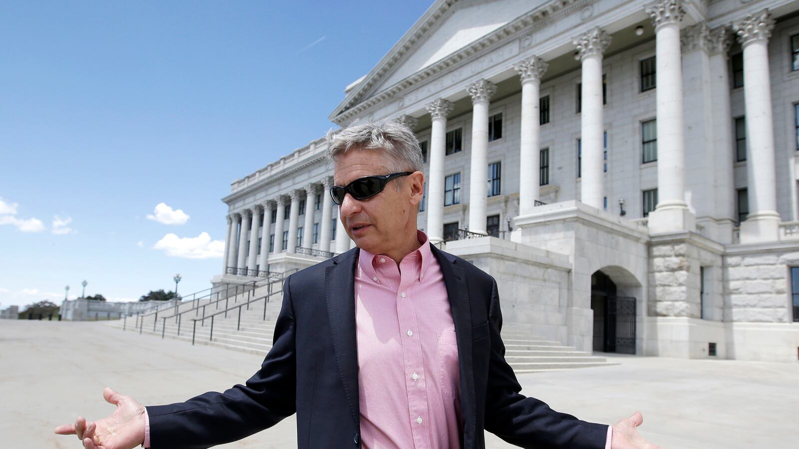 articles/2016/10/13/donald-trump-s-collapse-gives-gary-johnson-an-opening/161011-Gillespie-johnson-tease_rfnkiq