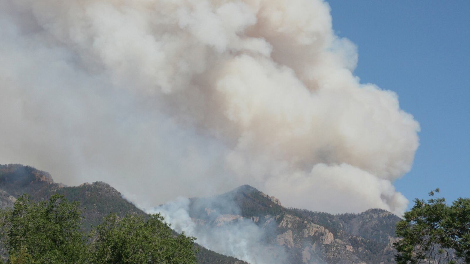 cheats/2012/06/11/hundreds-evacuated-in-colorado-nm/wildfire-colorado-new-mexico-evacuation-cheat_trylsv