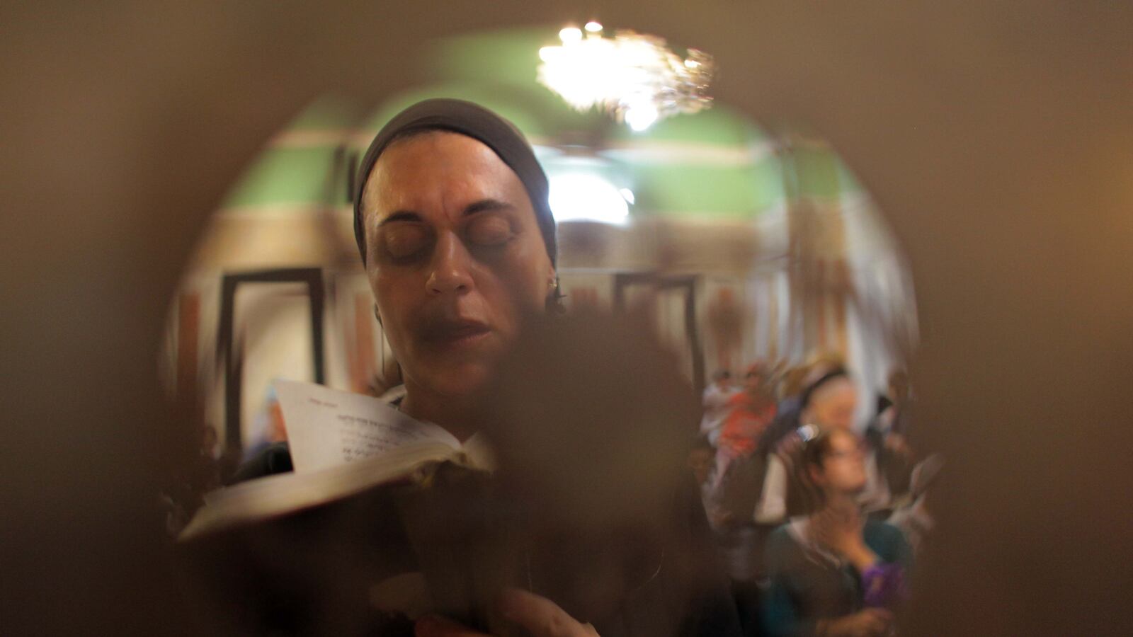 articles/2013/06/10/gender-inequality-is-not-just-an-ultra-orthodox-issue2/orthodox-jewish-woman-openz_phy3my