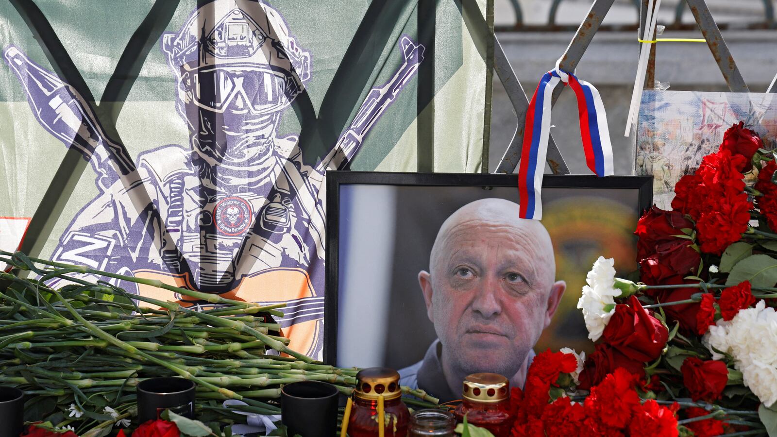 A view shows a makeshift memorial set up after the presumed death of Yevgeny Prigozhin, head of the Wagner mercenary group, in a plane crash, in Moscow, Russia August 25, 2023.