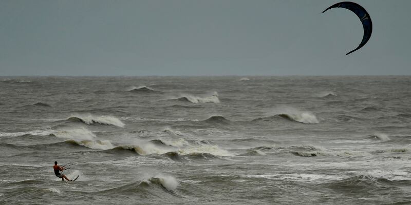 galleries/2011/08/27/hurricane-irene-surfing-photos/hurricane-irene-surfing-photos-seven_ooijlp