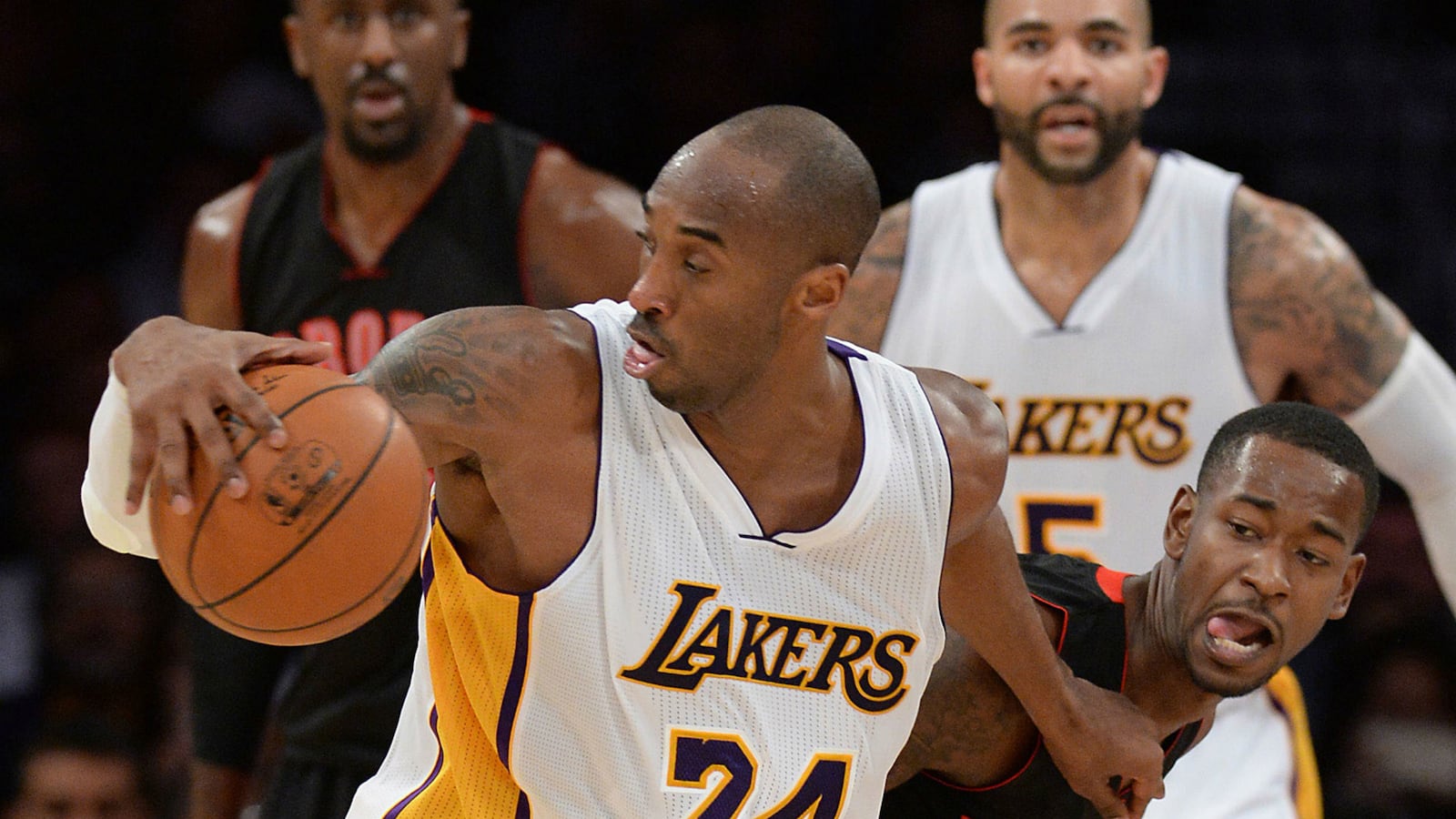 cheats/2014/12/01/kobe-reaches-6-000th-assist-plateau/141201-bryant-cheat_ildwzd