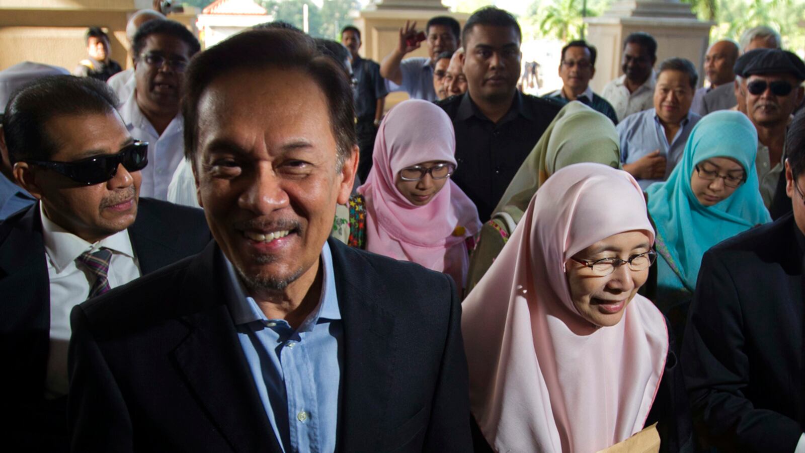 articles/2011/09/30/malaysia-s-sham-sodomy-trial/malaysia-sodomy-kurlantzick_pfjgi4