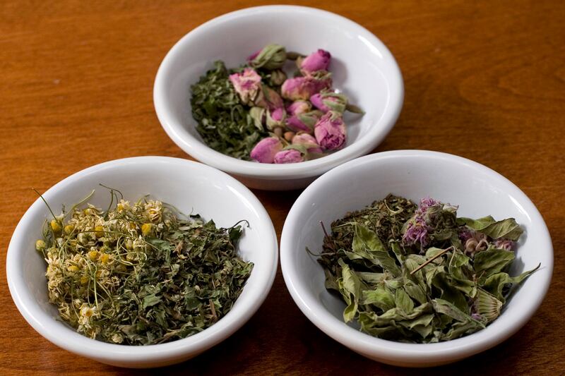 galleries/2011/07/22/baby-it-s-hot-outside/hot-herb-drinks_esymbk