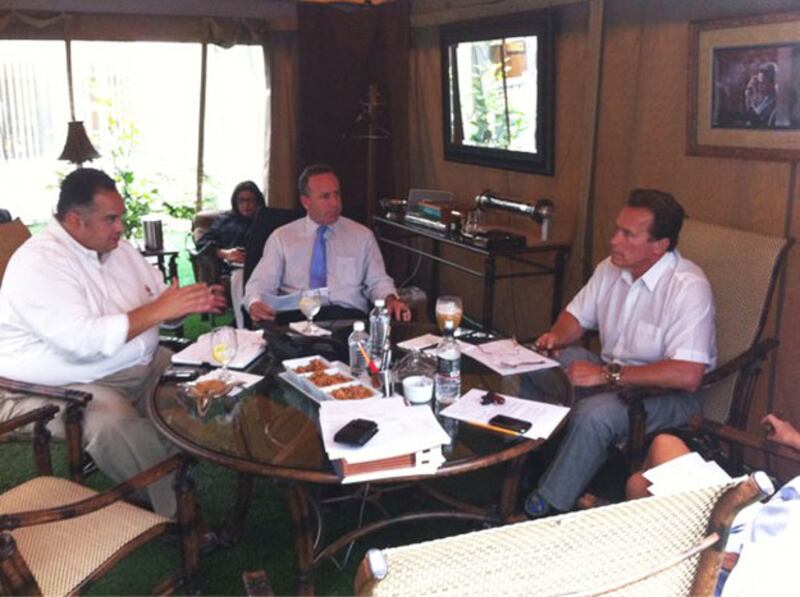 galleries/2010/08/25/best-celebrity-twit-pics/twitpi829---schwarzenegger-1_hsarhy