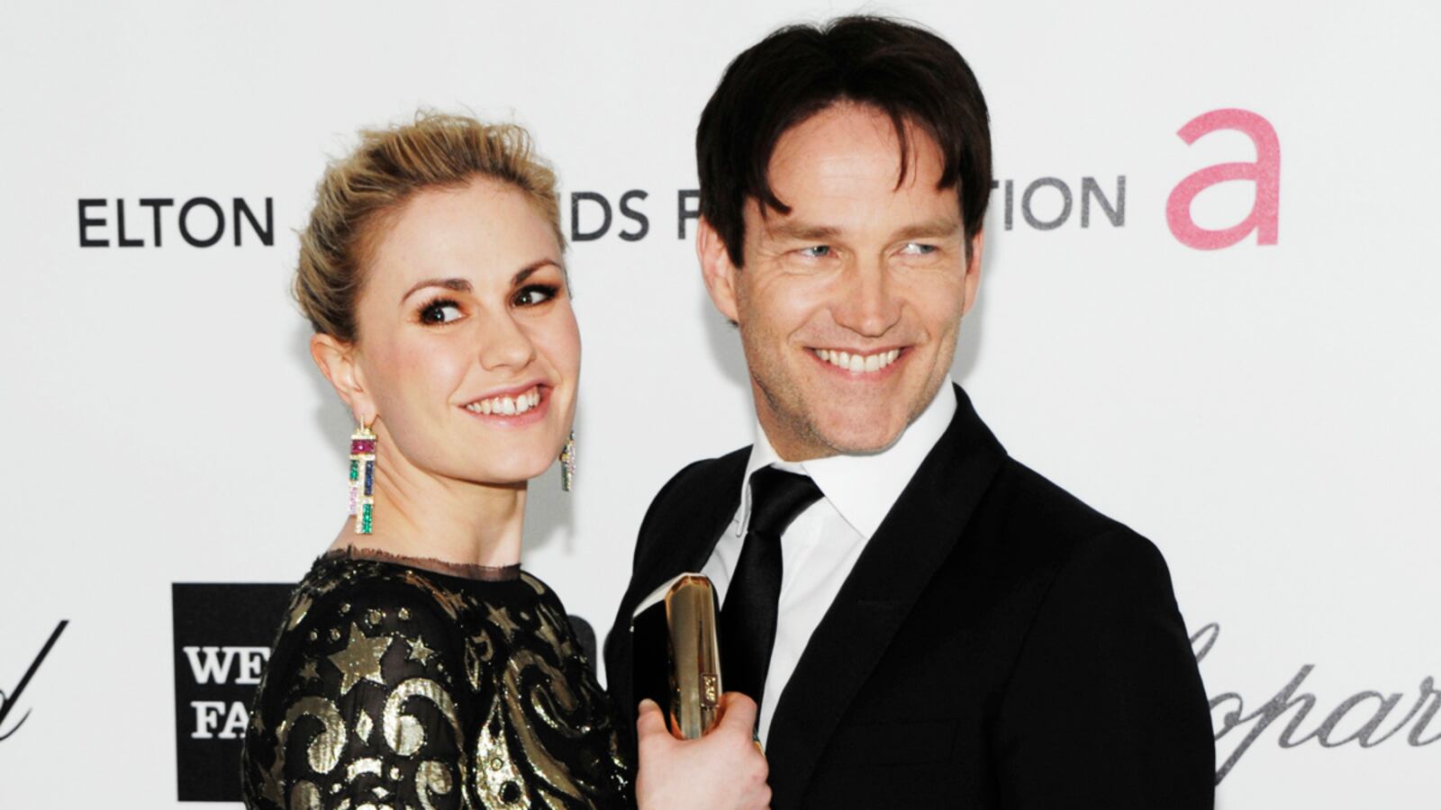 cheats/2012/09/12/anna-paquin-gives-birth-to-twins/anna-paquin-twins-moyer-cheat_tgeqqo
