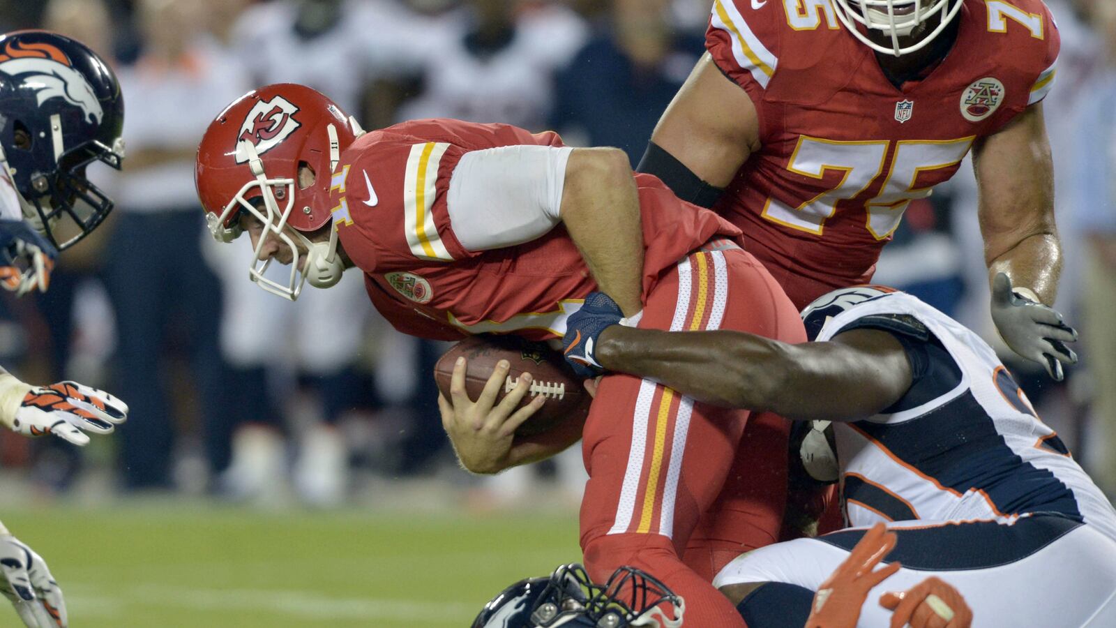 cheats/2015/09/18/95-dead-nfl-players-had-brain-disease/150918-nfl-concussion-cheat_pwsf58