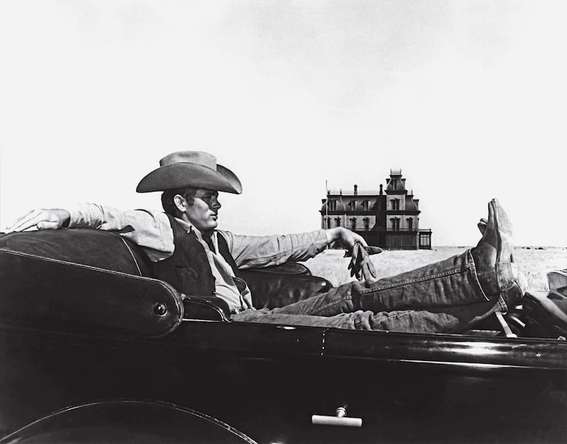 galleries/2013/10/07/fashion-legend-colin-mcdowell-on-his-breathtaking-new-book-the-anatomy-of-fashion-photos/anatomy-fashion-132_wa2d0z