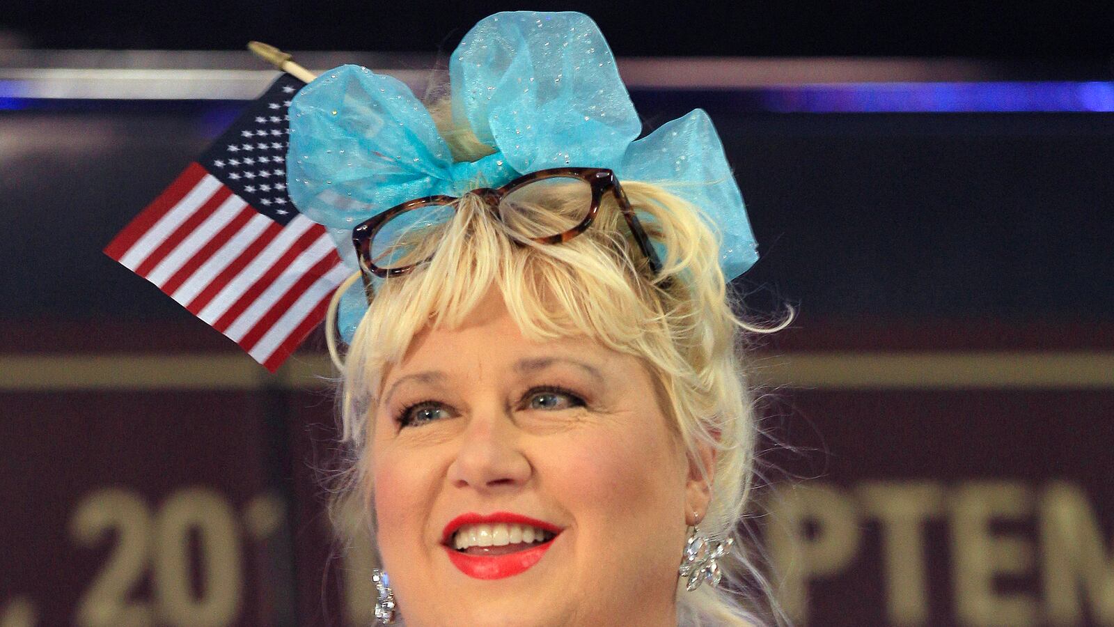 articles/2014/02/04/victoria-jackson-s-greatest-hits/140204-dickson-jackson-tease-NEW_o9ups6