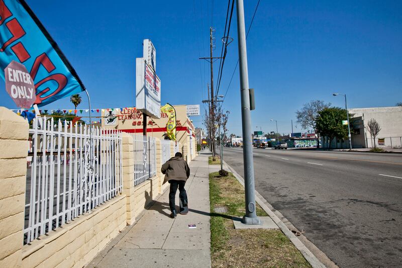 galleries/2012/04/27/los-angeles-riots-pictures-twenty-years-later-photos/la-riots-before-after-9a_oucxss