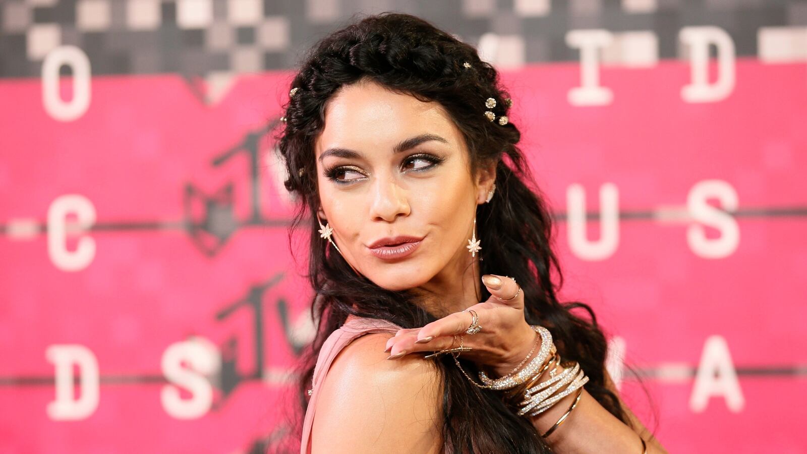 cheats/2016/05/14/vanessa-hudgens-fined-for-defacing-rock/160514-vanessa-hudgens-cheat_xzx7kv