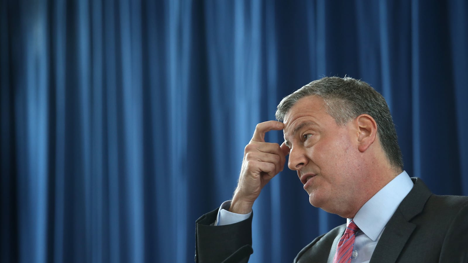 articles/2014/11/29/new-york-s-mia-mayor-faces-tough-choice-between-protestors-and-police/141128-siegel-deblasio-tease_fcmgsm