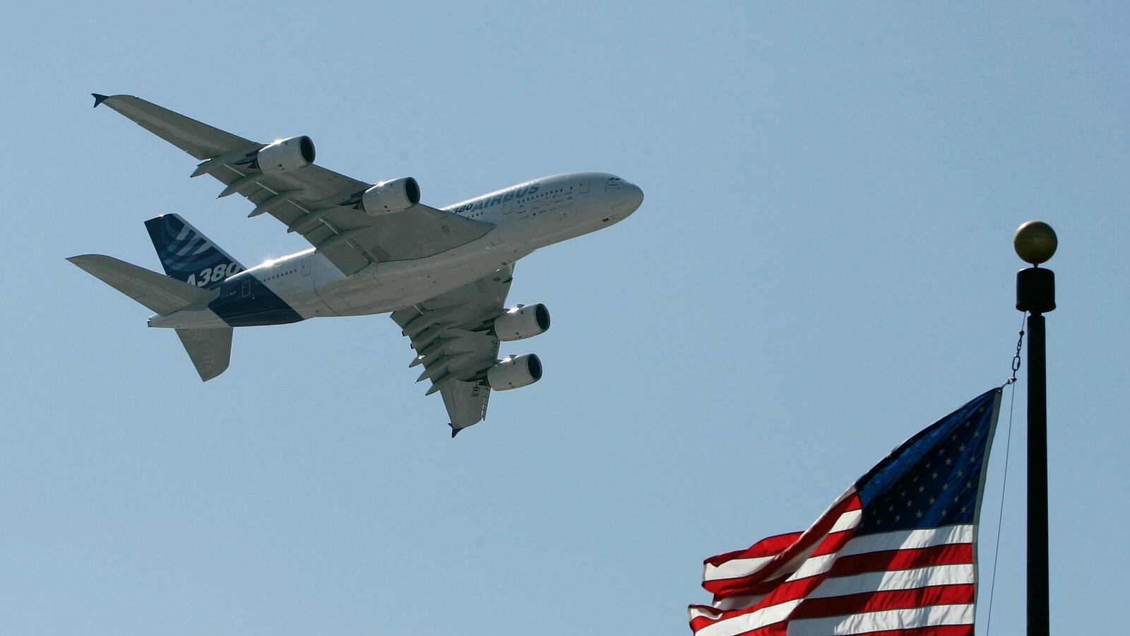 cheats/2015/12/16/study-airport-satisfaction-soars/151216-airport-cheat_rwwsie