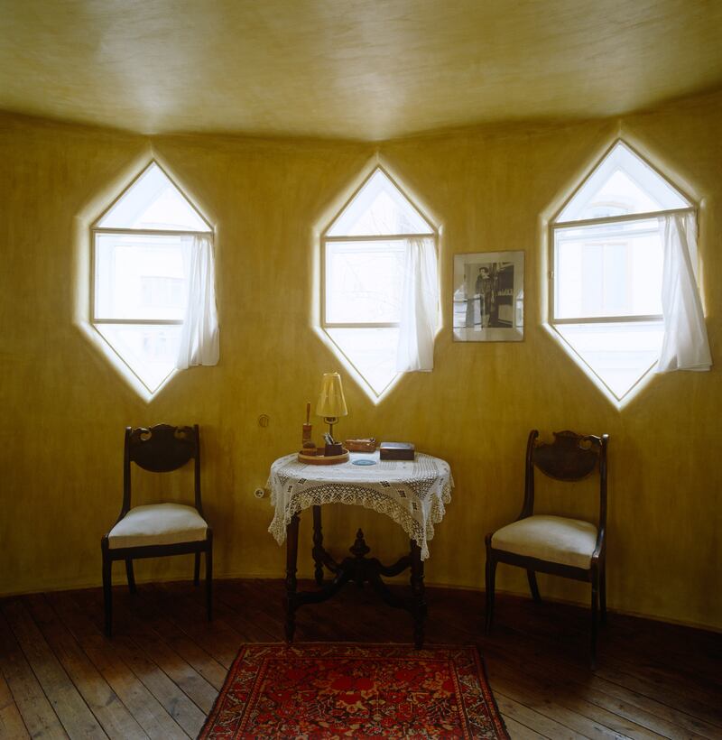 galleries/2013/03/22/omg-i-want-this-house-moscow-photos/130321-omghouse20_jrnlp1