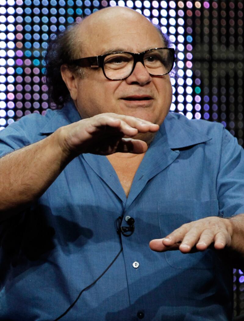 galleries/2010/09/29/celebs-who-should-quit-twitter/twitter-quitters---devito_izty2e