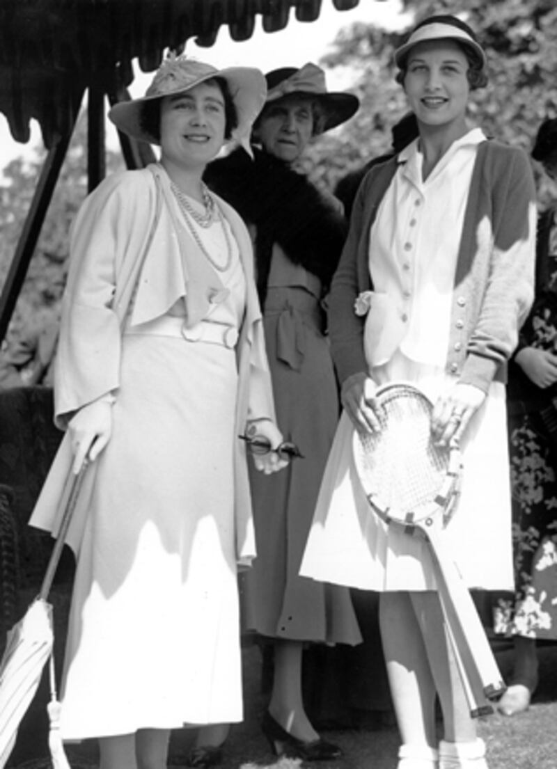 galleries/2009/06/21/classic-wimbledon/wimbledon---queen-mum_a9bjkw